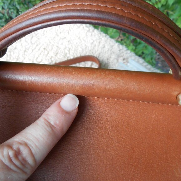 *sold* Vintage Coach Willis Bag 9927, in British Tan - Picture 6 of 10